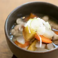 写真左から：焼き芋ポタージュ、焼き芋汁、特製・紫芋ラテ