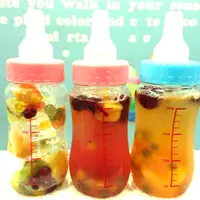 タピオカ入りカラフルティー哺乳瓶しなこん茶700円（税込）