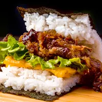神戸牛がぎっしり100gの神戸牛おにぎりバーガー
