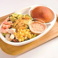 ミニコブサラダとパンのセット（700円）