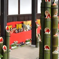 今年、全会場を彩る手作りの「竹びな」