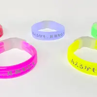 光るブレスレット