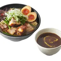 煮⼲し味噌らーめん（バターカレー添え）