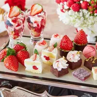 見た目にも大人可愛い いちごとローズのデザートプレート 気品あふれる薔薇の香りが楽しめる イメージ