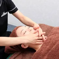 お顔コースはリンパを流してくすみスッキリ