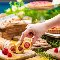 煉乳クリームを使ったロールケーキや、メレンゲのサクサク感が絶妙なニュージーランドの伝統菓子パブロバ。