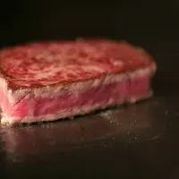 ENJOY LUNCHのミートプレートは、アンガスビーフ・和牛・特製ミニハンバーグの嬉しい3種盛り合わせ！
