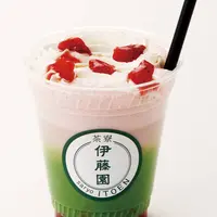 抹茶と苺みるくのラテ