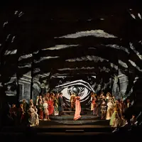 オペラ『魔笛』（2018年公演　写真：寺司正彦）