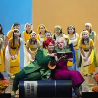 オペラ『愛の妙薬』より（2018年公演　写真：寺司正彦）