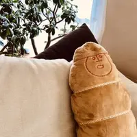 【展覧会オリジナルグッズ】レイメバンバ腕枕全2種 価格：6,930円（税込）