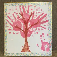 手形で描く桜の花 イメージ