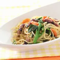 菜の花畑とホタルイカのパスタ