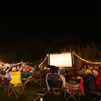 澄んだ空気の下での映画鑑賞は最高