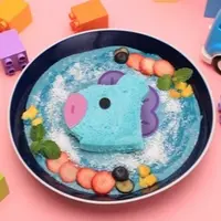 RJのわたあめプリンアラモード、MANGのアサイーボウル、TATAのVery!Berry！サンド イメージ（c）BT21