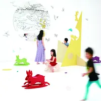 船井美佐「楽園／境界」2014 鏡、顔料、木 東京都現代美術館 撮影 木奥恵三