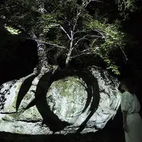 岩割もみじと円相／Split Rock and Enso
