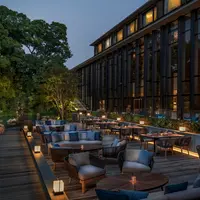 京都らしい風景を眺めながらオープンエアで楽しむ夕べを