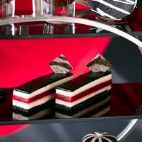 赤いストライプのチーズケーキ