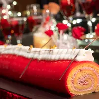 約2メートルのラスベリーロールケーキ