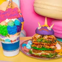 「デカラフルパフェ」と「デカキングチョッピーバーガー」