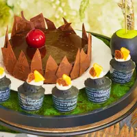 魔女の城に見立てたチョコレートムース