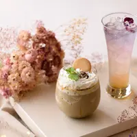 Frozen roasted green tea（フローズンローステッドグリーンティー）とFlower shower lemonade（フラワーシャワーレモネード）
