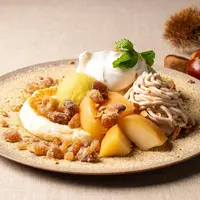 4種マロンのドレッシーパンケーキ