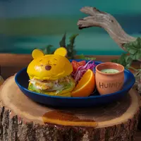 「プーさん」不思議な夢の中のチキンバーガー(c) Disney. Based on the "Winnie the Pooh" works by A.A. Milne and E.H. Shepard.