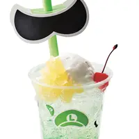 フルーツ・クリームソーダ ルイージの青りんごクリームソーダ イメージ (c) Nintendo. TM & (c) Universal Studios. All rights reserved.
