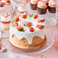ストロベリーシフォンケーキ ピンクホイップクリーム イメージ