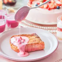  ふわふわフレンチトースト ストロベリーミルクソース （シェフのライブパフォーマンスコーナー） イメージ