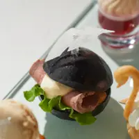 「ローストビーフスライダー チーズフォンデュソース」イメージ