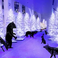 天空の白い森と動物たち イメージ