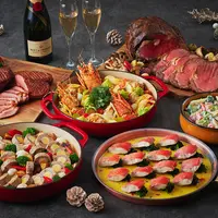 ロブスターを使ったブイヤベース、鴨肉のロースト、ローストビーフなど、フェスティバルシーズンならではのメニューが勢ぞろい
