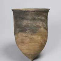 微(び)隆起(りゅうき)線(せん)文(もん)土器(どき) 青森県六ヶ所村 表館(1)遺跡出土 青森県立郷土館蔵