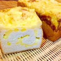 左：壱岐牛カレーパン／中央：濃厚フロマージュBOX／右：丸ごとリンゴ（イメージ）