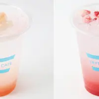 左：さくらんぼともものソーダ／右：いちごカクテル　(c) TOKYO-SKYTREE