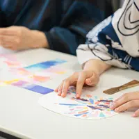 「ミクロラスボラハナビのちぎり絵うちわ作り」イメージ