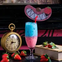 「いちご畑のにやにやチェシャ猫」620円