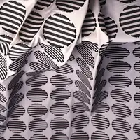 須藤玲子 《こいのぼり(部分) Striped Rounds》 2004年 Sue McNab