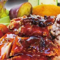 ISLAND KITCHEN 「ジャークチキンとマルシェサラダ」 M700円 L950円
