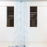 《untitled –rain DDR–》　2014年　素材：傘　Installation view : tim|State Textil and Industry Museum Augsburg Photo by Felix Weinold