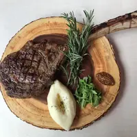 肉屋の主人おすすめ骨付きリブロース 豪快トマホークステーキ   