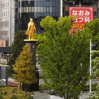 岐阜駅前の新名所 金ピカの信長像の写真・動画_image_11940