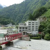 ねずみ返しの岩壁の写真・動画_image_4943