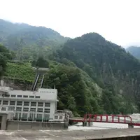 ねずみ返しの岩壁の写真・動画_image_111244