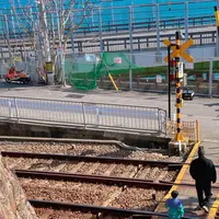 電車が見える坂道の写真・動画_image_1555864