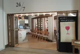 24/7 restaurant