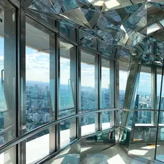 【東京タワートップデッキツアーガイド】愛され続ける東京のシンボルで体験型展望ツアーを楽しむ